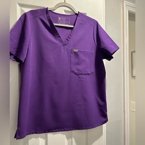 Figs Catarina Top Digital Grape Size Large Gently Worn Great Condition